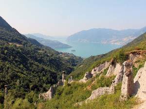 montagna-con-bambini-piramidi-zone